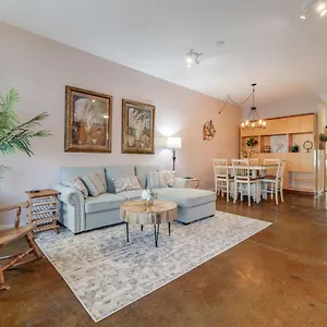 Holiday home Southern Charmer-historic District Downtown-front Porch-walk Score 90!!-private Parking-1 Minute To Forsyth Park, Savannah