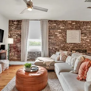Apartment The Georgia Peach -near Plant Riverside & Downtown, Savannah