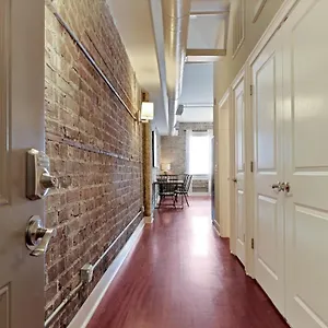 Apartment Downtown Loft- Steps Away From Plant Riverside!, Savannah